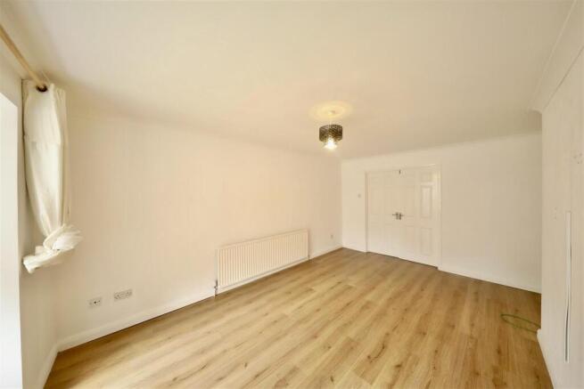 5 bed Detached for sale Image 10