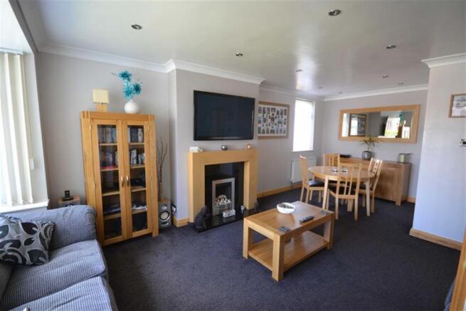 ADDITIONAL LOUNGE IM