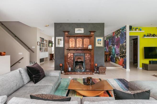 5 bed Detached for sale Image 11