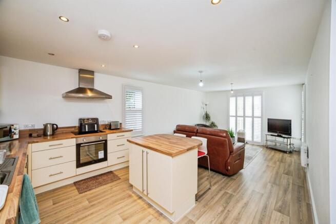2 bed Apartment for sale Image 7
