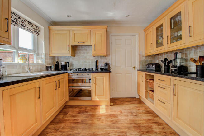 Kitchen / Breakfast Room (3)