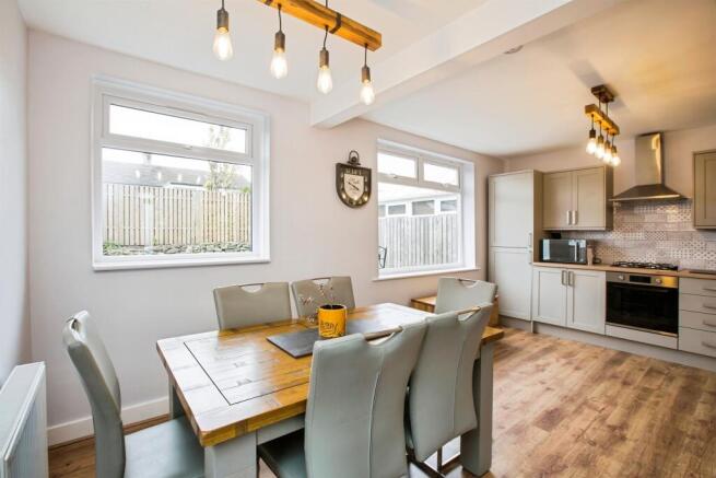 3 bed Semi-Detached for sale Image 4