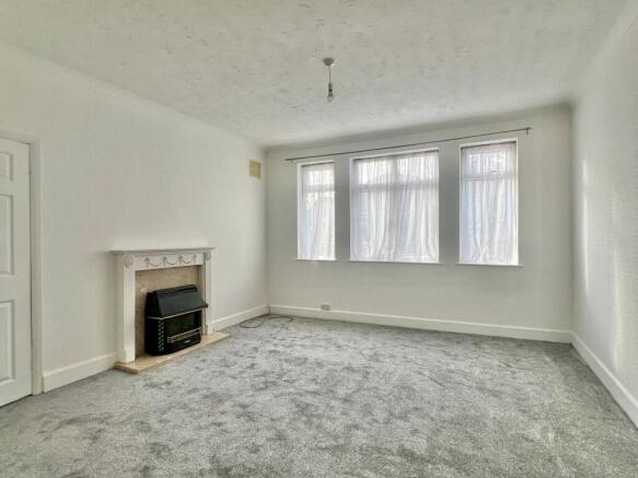 42 Belvedere Road living room