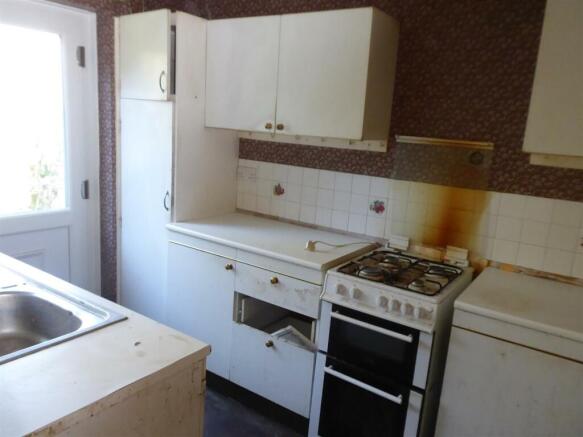 127 CHANTRY ROAD - KITCHEN.JPG