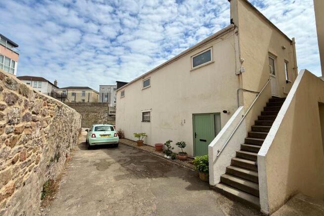 Flat 8 to Rear/Parking