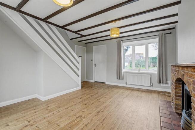 3 Fosbrooke Drive lounge 1.jpg