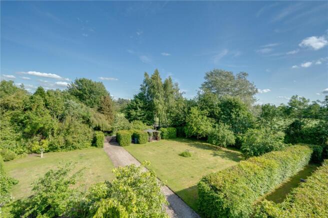5 bed Detached for sale Image 5
