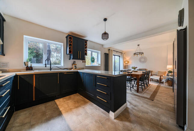 1372365-1-68fa41e...