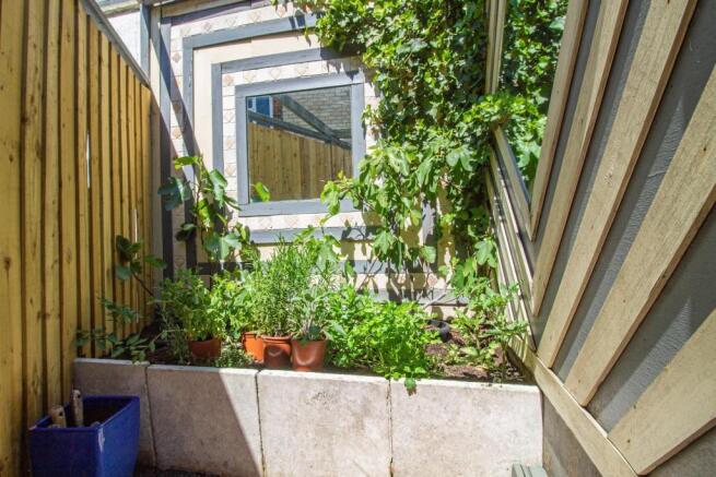 60 Westgate Street [Courtyard Garden] 03.jpg