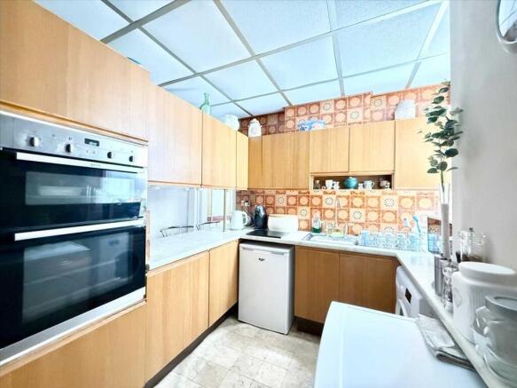 Richmond Avenue, Westcliff on Sea photo 5