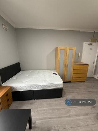 Studio to rent Image 8