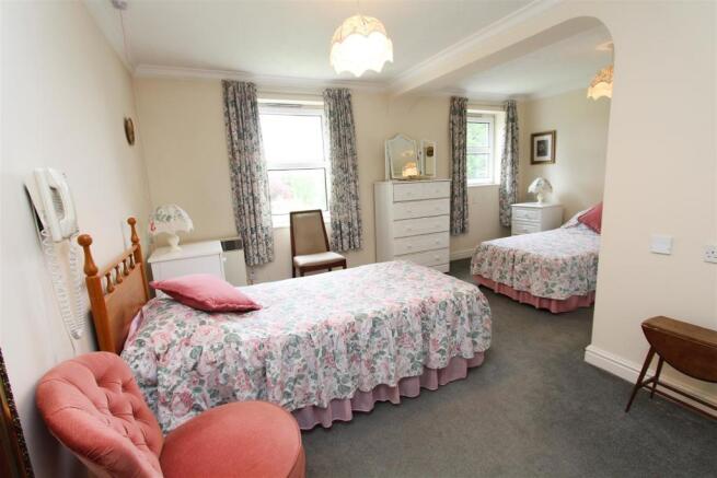 BEDROOM 1.jpg