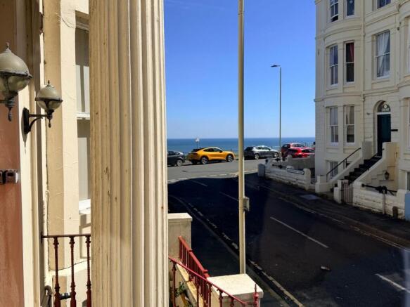 2 bed Flat for sale Image 11