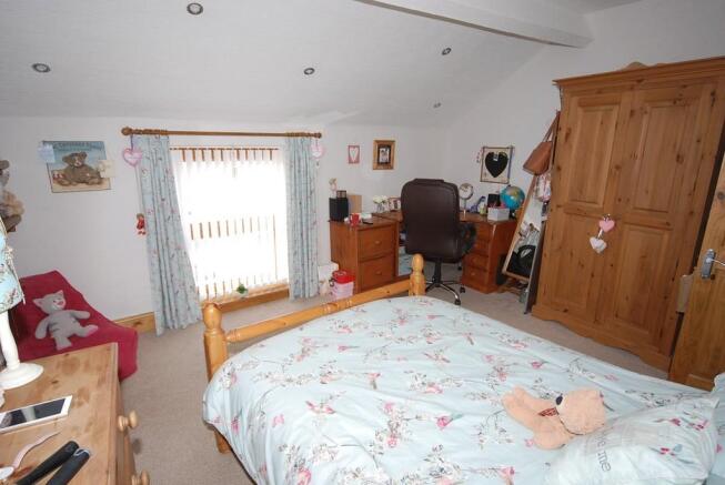 BEDROOM 2