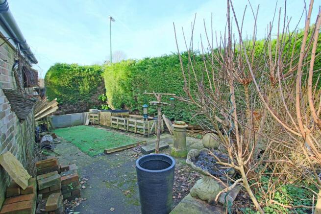 Garden side/Back