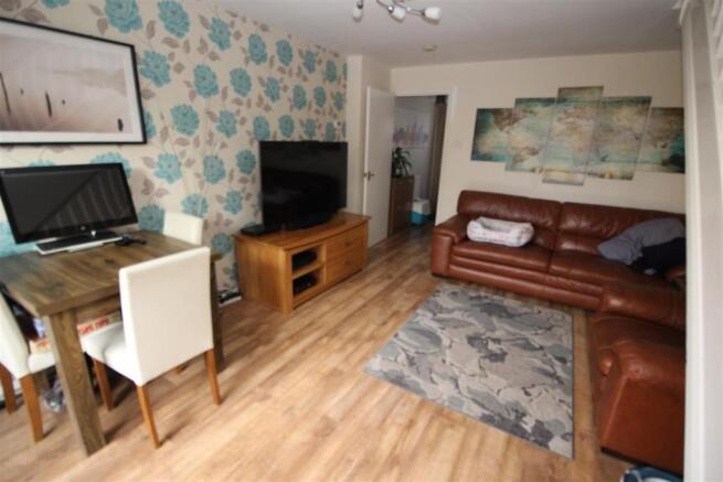 7164_31985989_IMG...