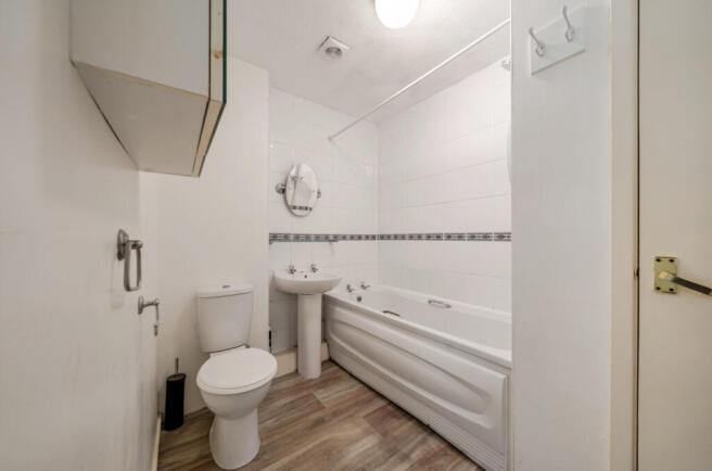 2 bed Flat for sale Image 8