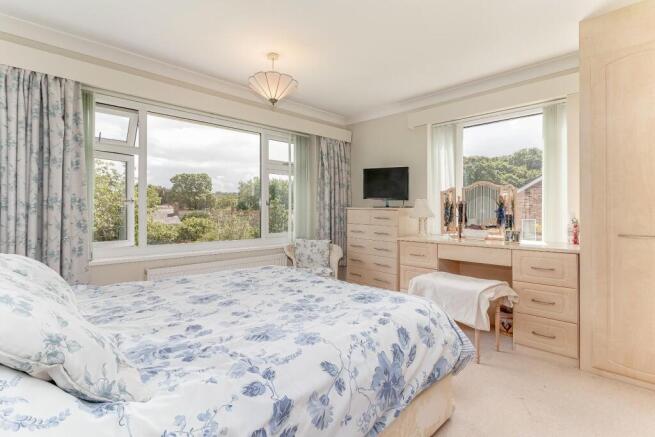 4 bed Detached for sale Image 10