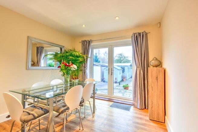 DUAL ASPECT DINING KITCHEN