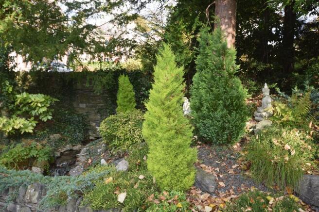 FRONT GARDEN