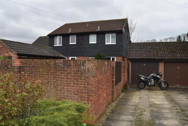 2 bed Semi-Detached to rent Image 6