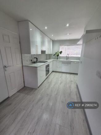 3 bed Terraced to rent Image 7
