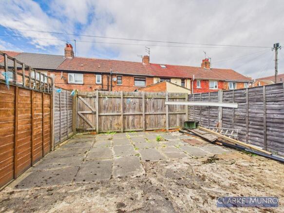 3 bed Terraced for sale Image 11