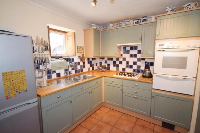 KITCHEN.JPG