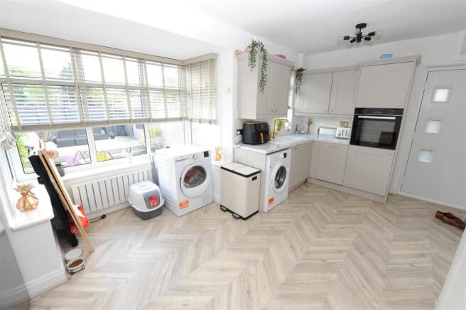 3 bed Semi-Detached for sale Image 4