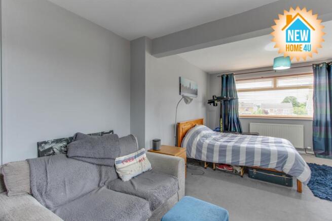 MASTER BEDROOM:
