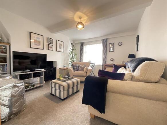 4 bed House for sale Image 4