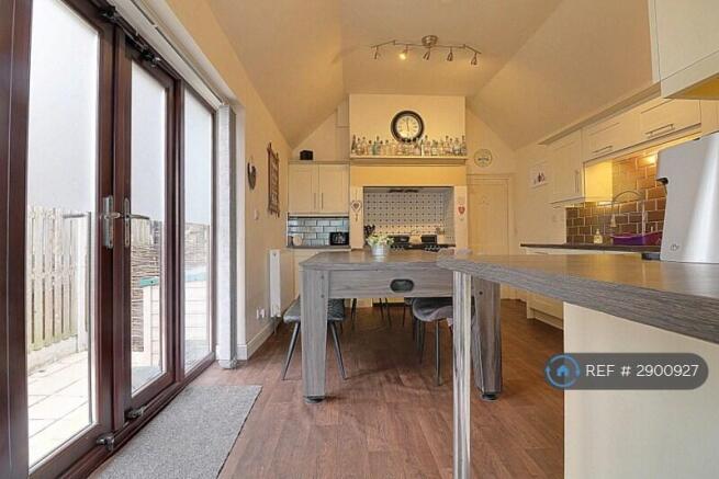 6 bed Semi-Detached to rent Image 6