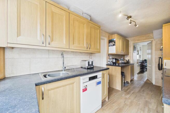 4 bed Semi-Detached for sale Image 4