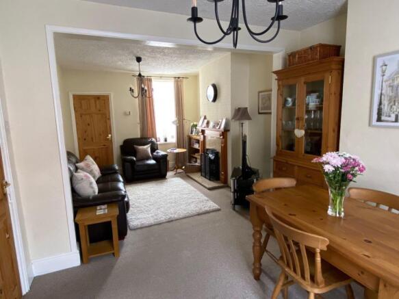 LOUNGE/DINING ROOM