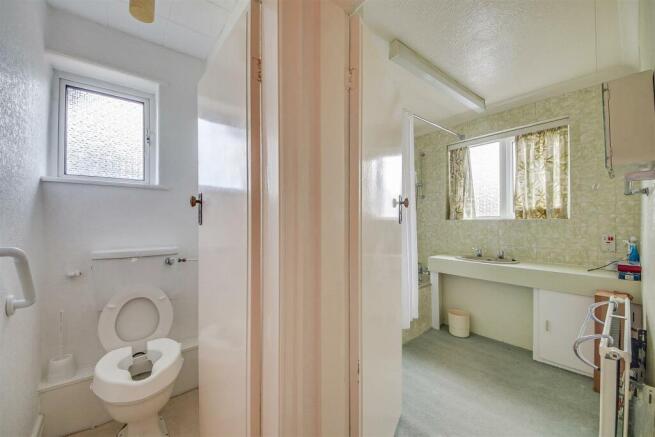 Separate WC & Family Bathroom