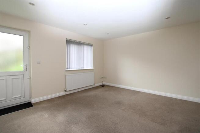 2 bed Town House to rent Image 4