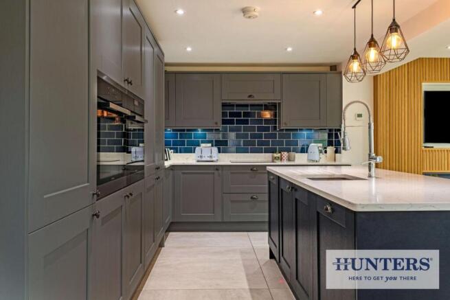 4 bed Detached for sale Image 7