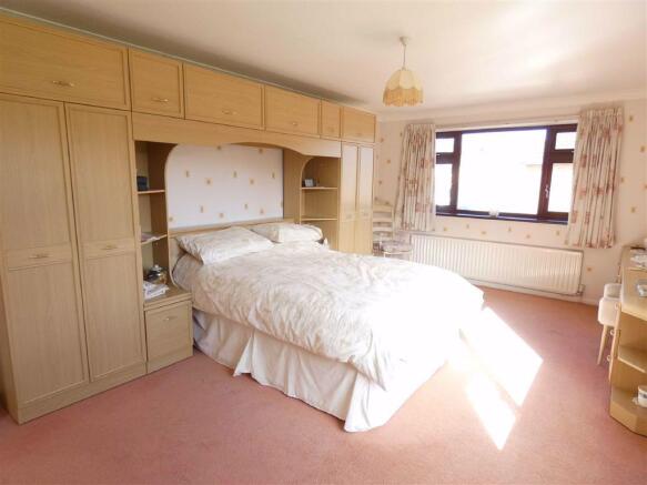 MAIN BEDROOM