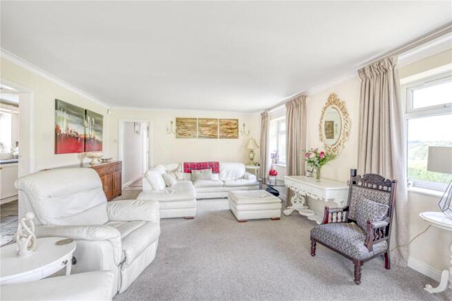 5 bed Bungalow for sale Image 8