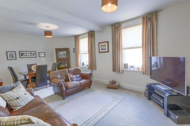 3 bed Apartment for sale Image 11