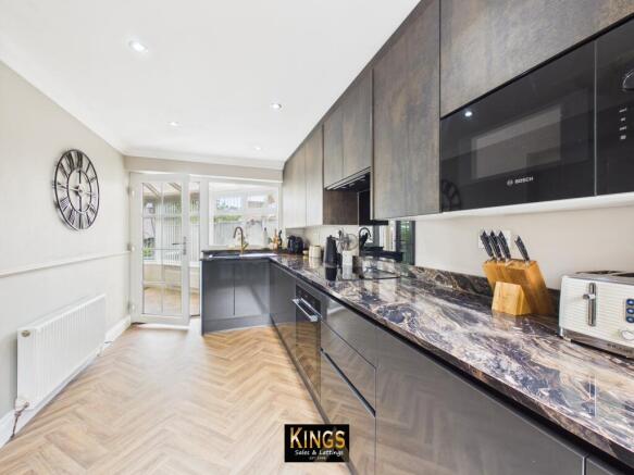 4 bed Link Detached House for sale Image 10