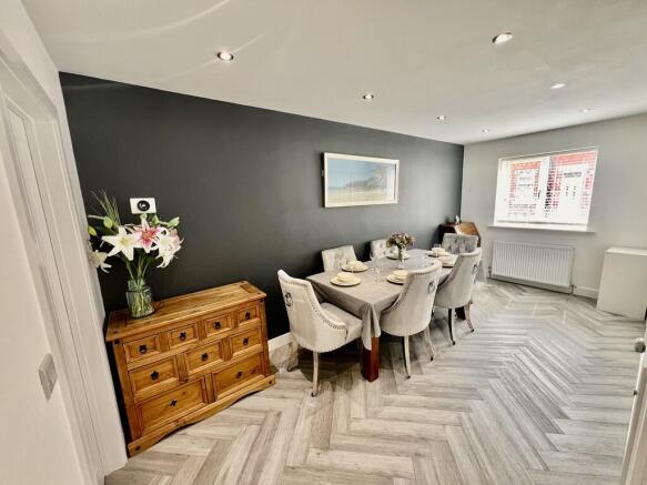4 bed Semi-Detached for sale Image 8