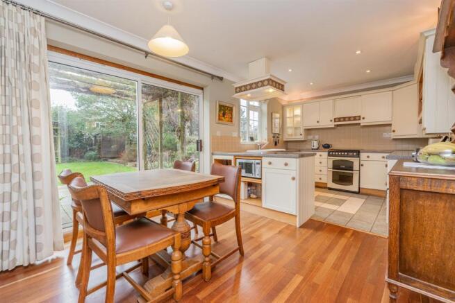 LE2 2EG-Westminster-Road-Leicester-semi-detached-h