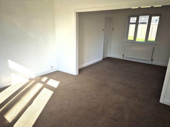 204 Salisbury Road, Totton, Southampton, SO40 3PE photo 4