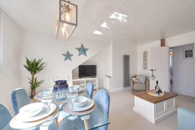 2 bed Flat for sale Image 5
