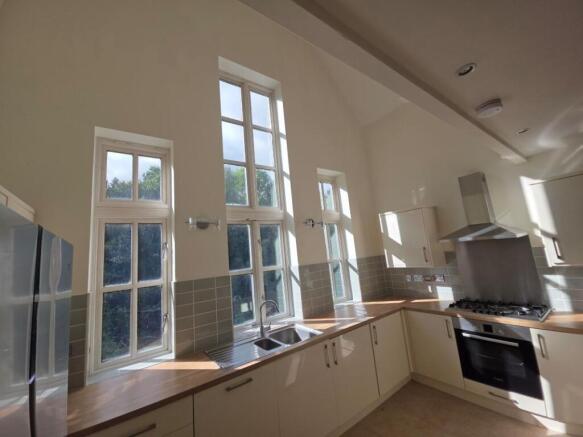 27 Greensleeves Drive, Warley, Brentwood, Essex, CM14 5WD photo 4