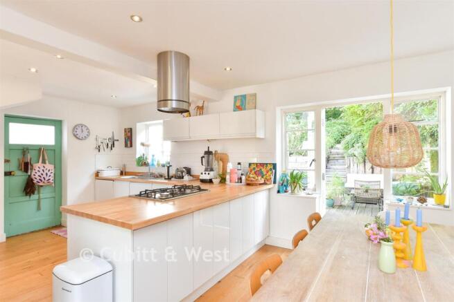 Kitchen/ Dining Area