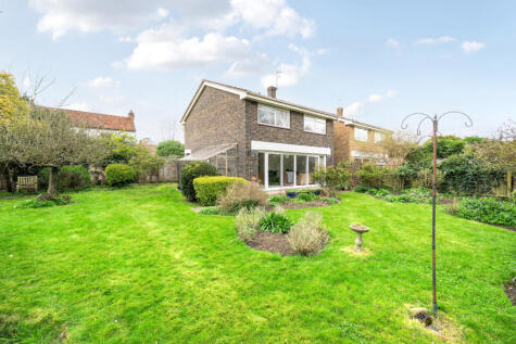 Grange Place, Laleham, TW18