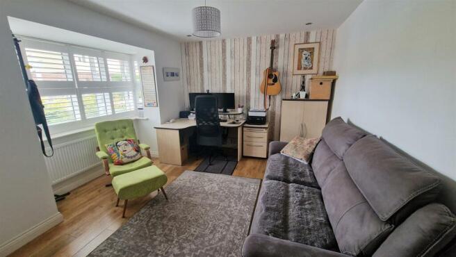 10 Shones croft Front living room.jpg