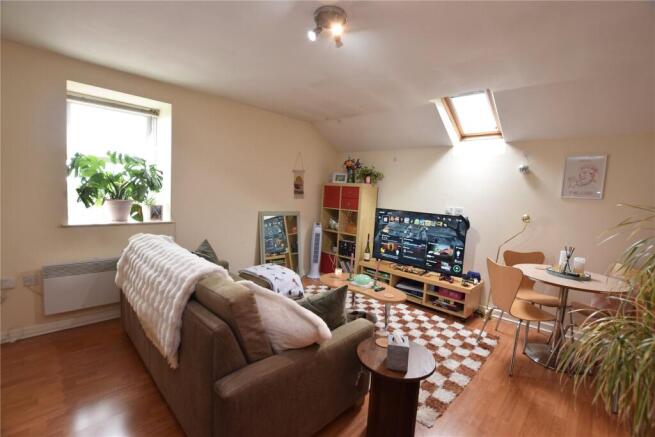 1 bed Apartment to rent Image 5